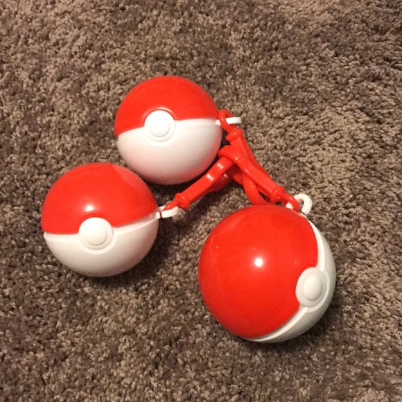 3 Pokémon toys with poke balls - Picture 2 of 2